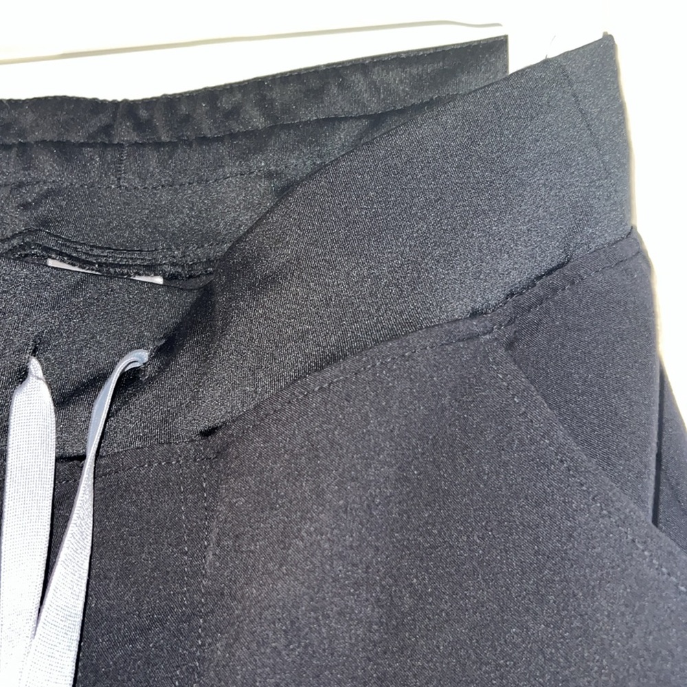 FIGS Black scrub pants - Picture 5 of 8
